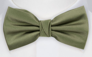SATIN MOSS GREEN nœud papillon pré-noué