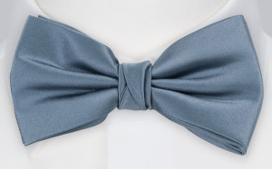 SATIN SLATE BLUE nœud papillon pré-noué